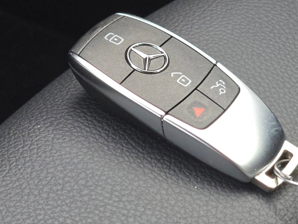 Certified 2025 Mercedes-Benz GLA 250 4MATIC image 35