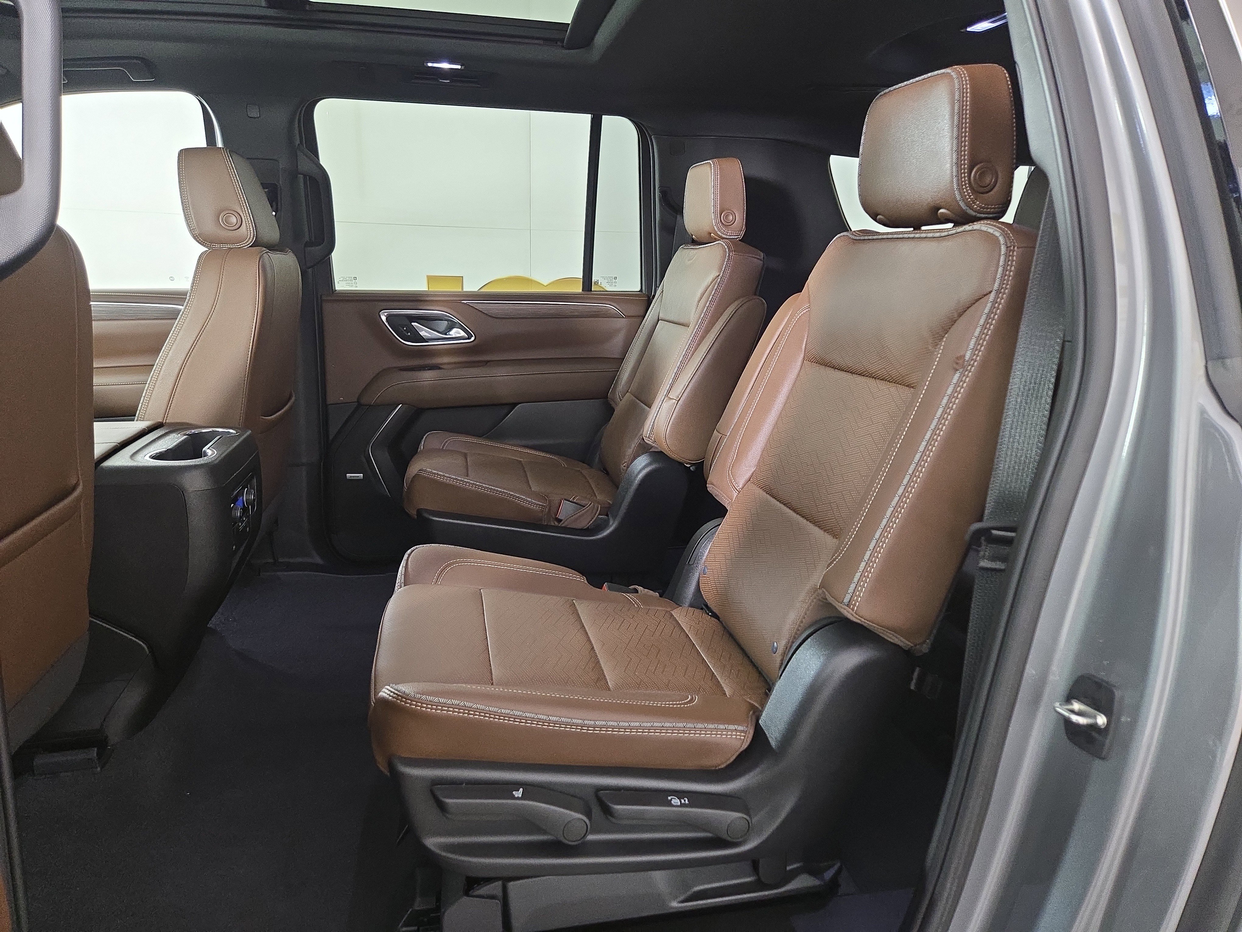 Certified 2023 Chevrolet Suburban High Country image 12