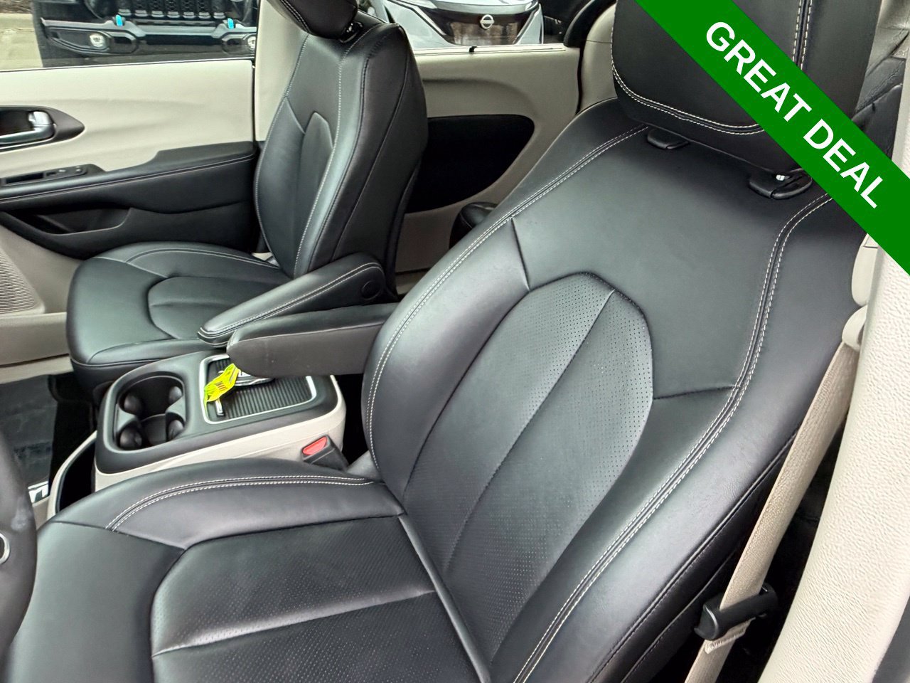 Used 2024 Chrysler Pacifica Touring-L FWD image 30