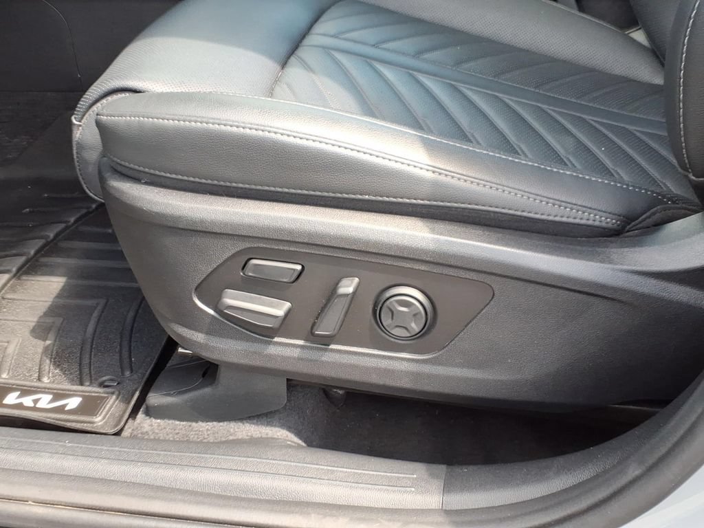 Used 2025 Kia Sorento SX AWD/4WD image 26