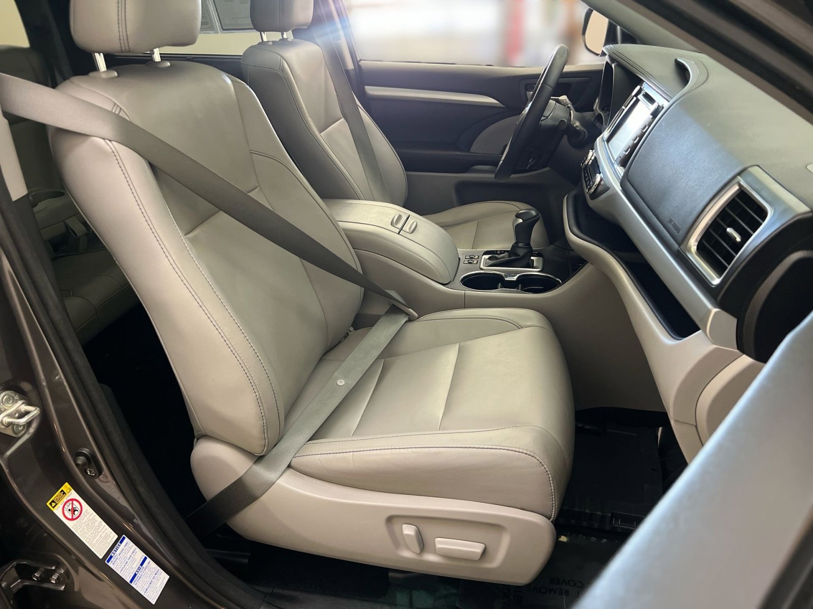 Used 2017 Toyota Highlander XLE image 26