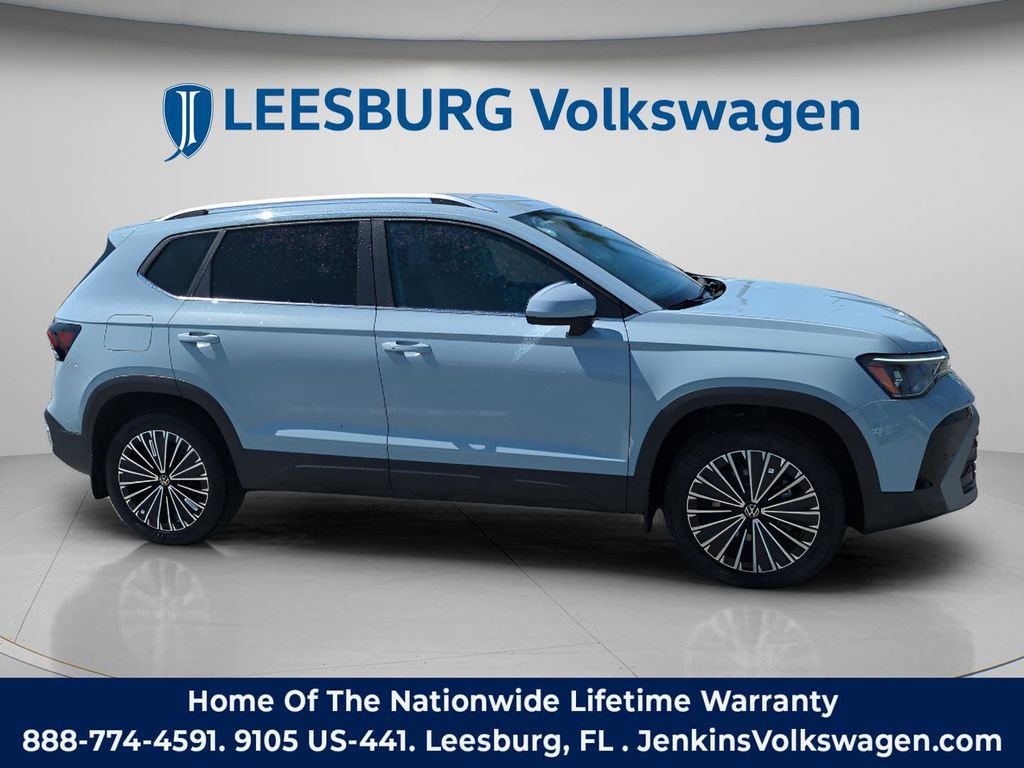 New 2026 Volkswagen Taos SE image 2