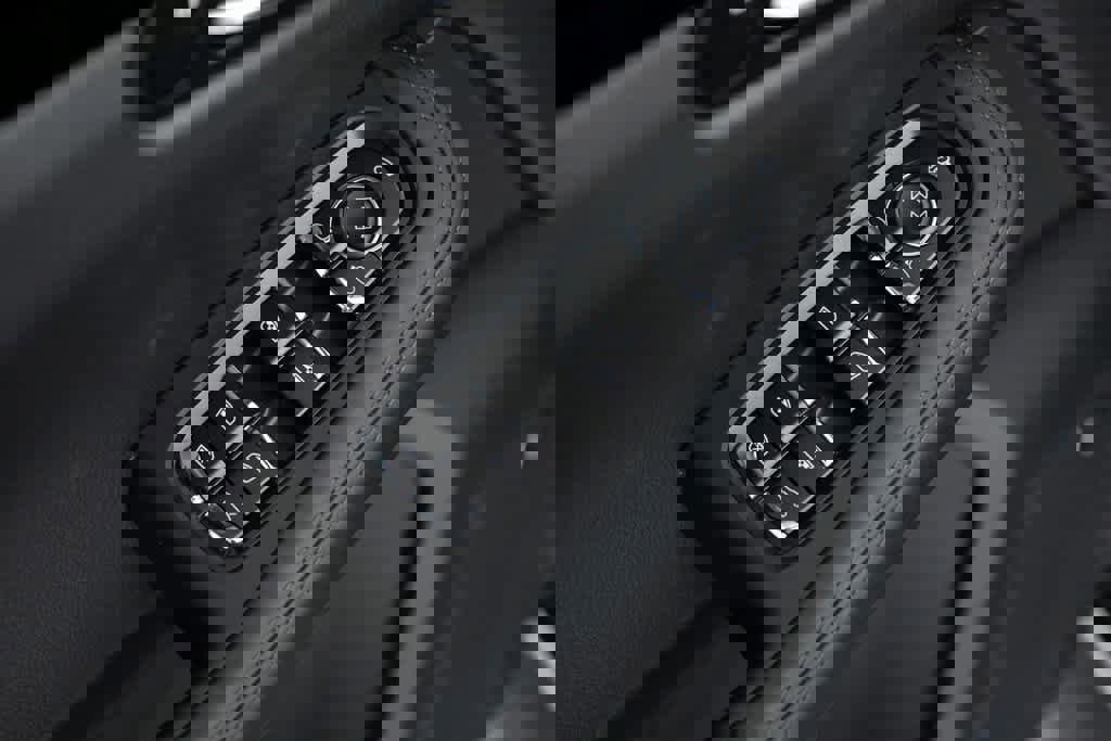 Certified 2025 Porsche Macan image 22