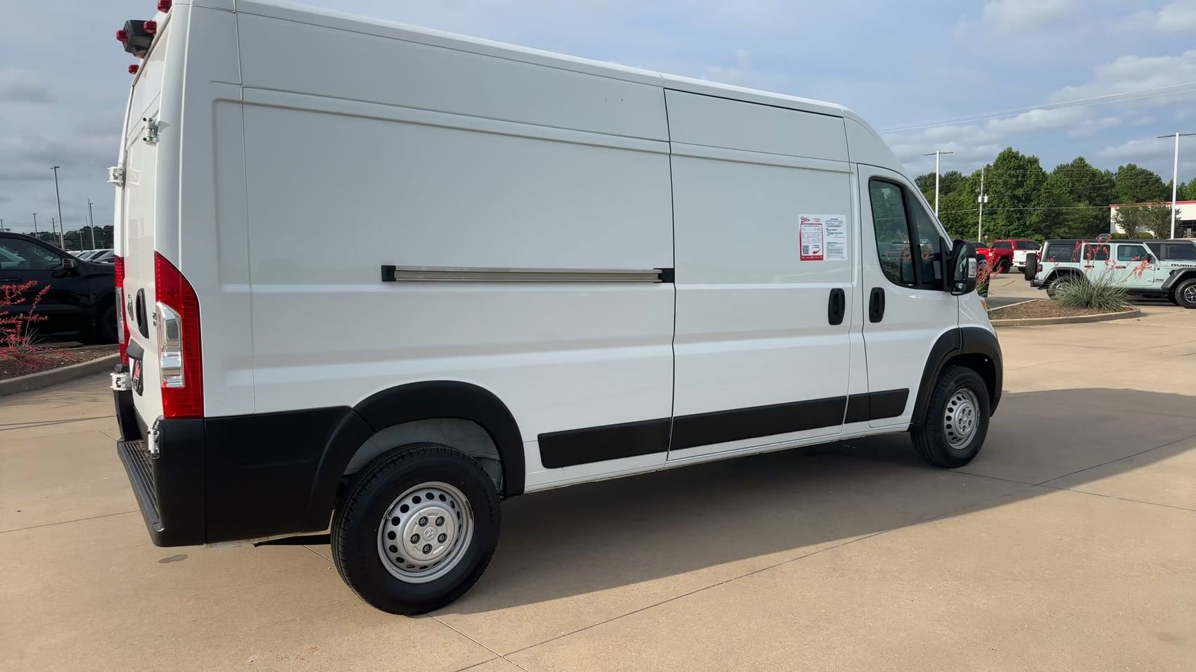 Used 2025 RAM ProMaster 2500 w/ Convenience Group FWD image 9