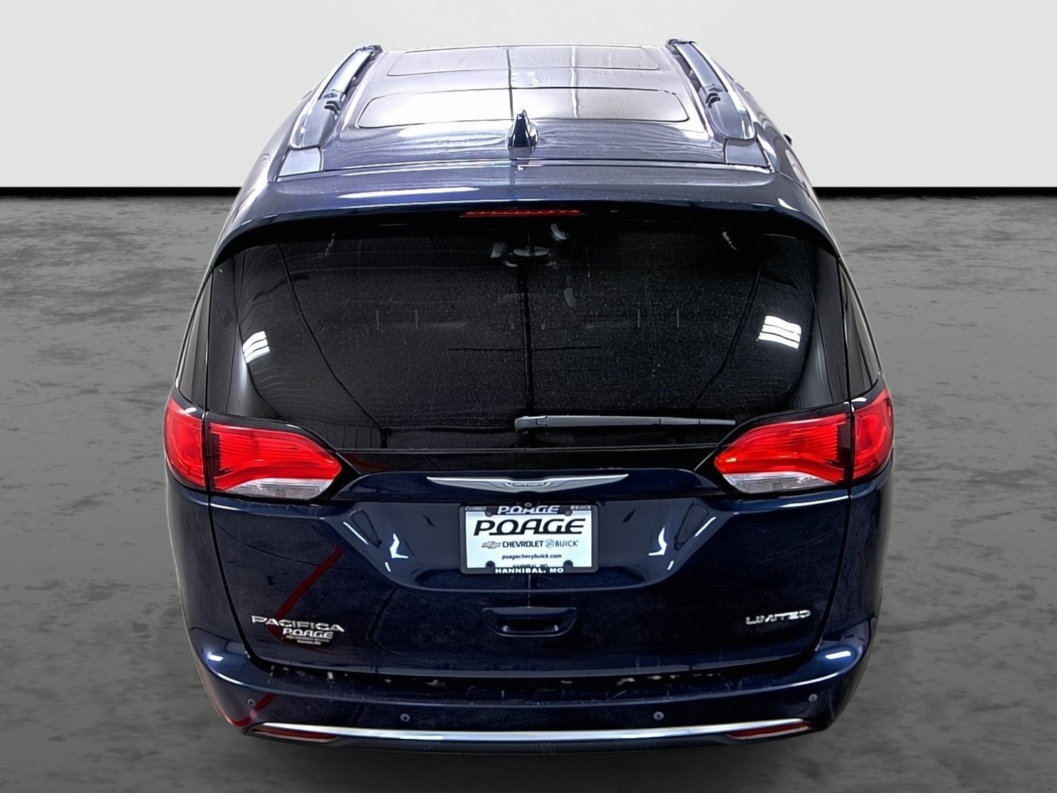 Used 2017 Chrysler Pacifica Limited w/ UConnect Theater Package image 3