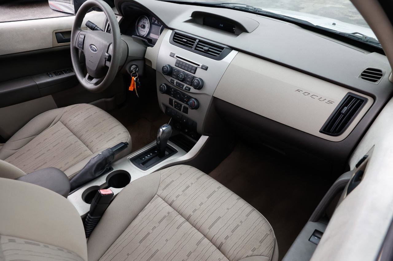 Used 2010 Ford Focus SE image 16