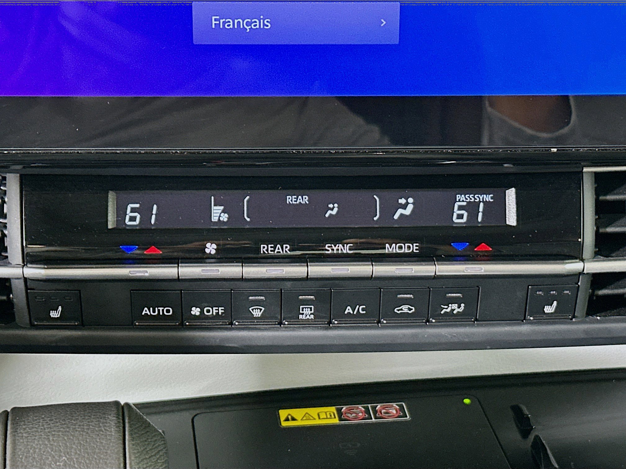 Used 2025 Toyota Sienna XLE FWD image 22