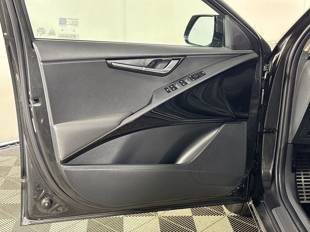 Used 2023 Kia Niro EX Touring FWD image 10