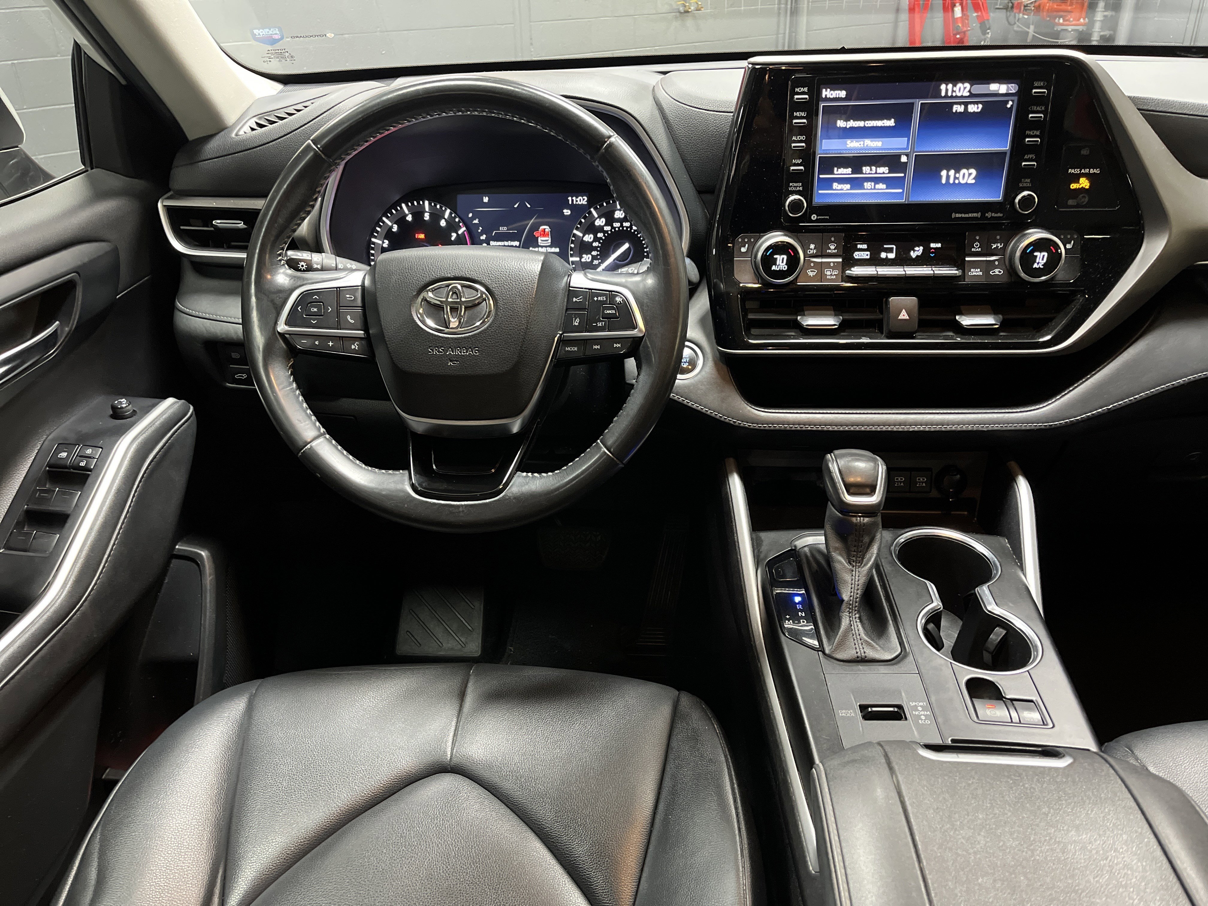 Used 2021 Toyota Highlander XLE image 28