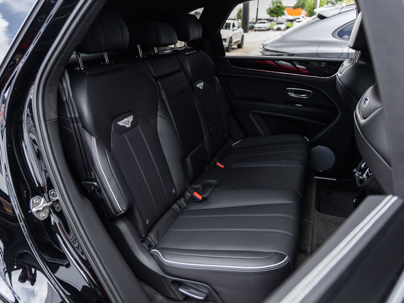 Used 2023 Bentley Bentayga AWD/4WD image 43
