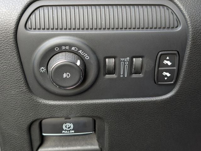 Used 2024 Jeep Wagoneer L Series II RWD image 20