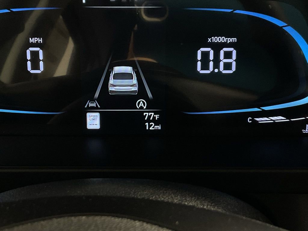 New 2025 Hyundai Elantra SE image 40