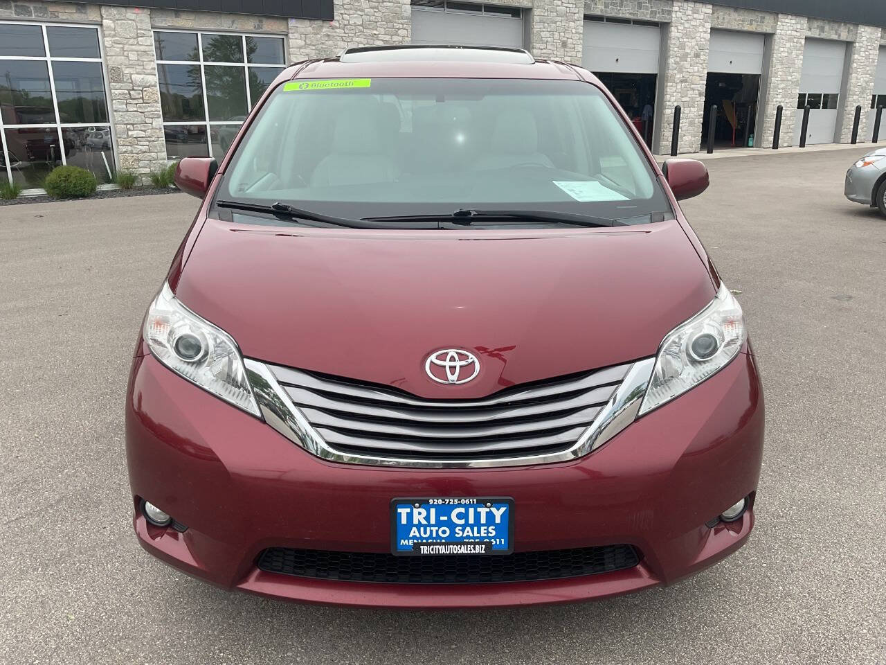 Used 2015 Toyota Sienna XLE FWD image 12