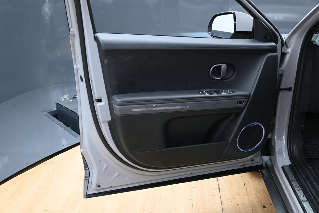 Used 2025 Hyundai Ioniq 5 Limited RWD image 32