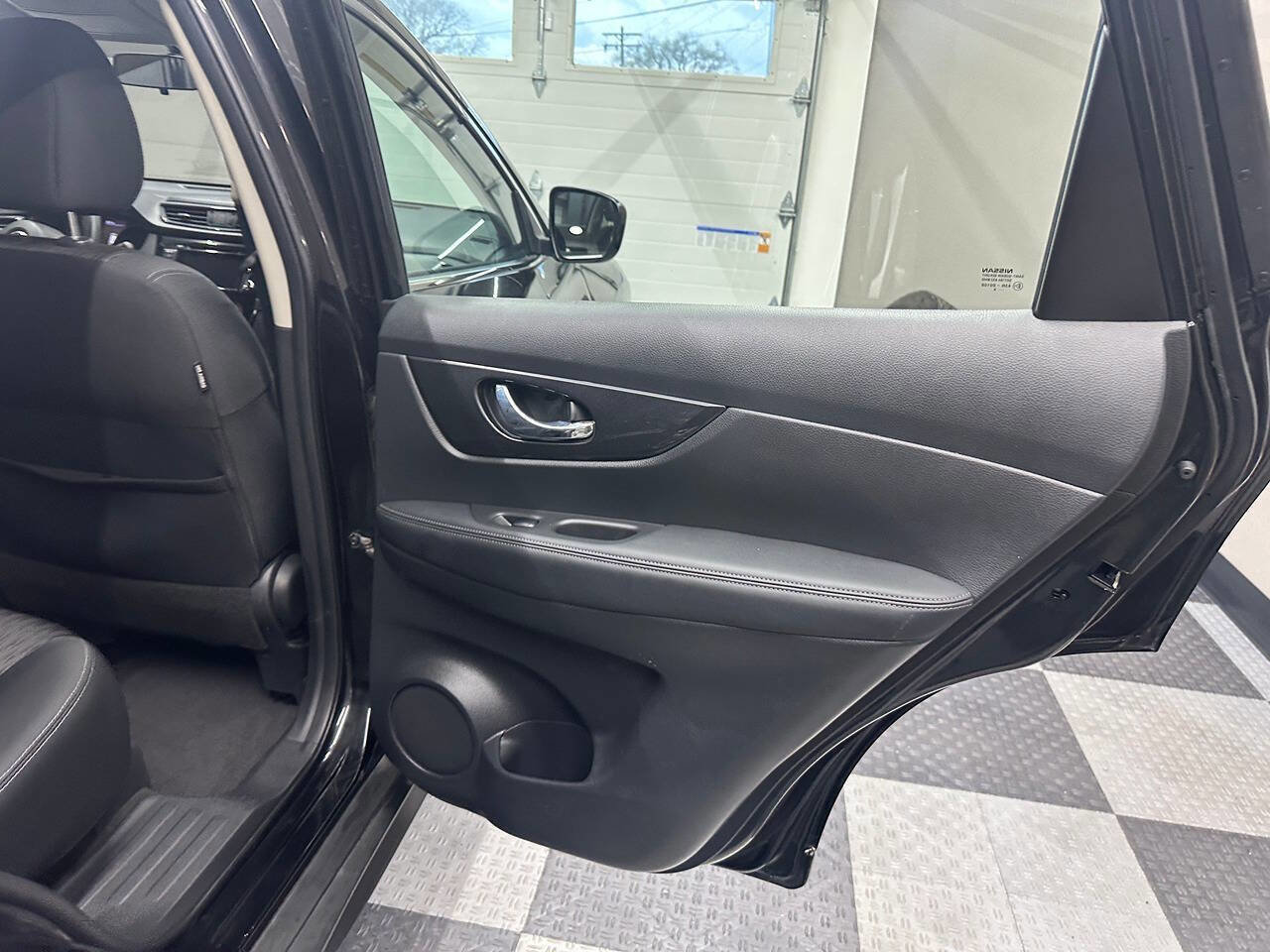 Used 2018 Nissan Rogue S image 23