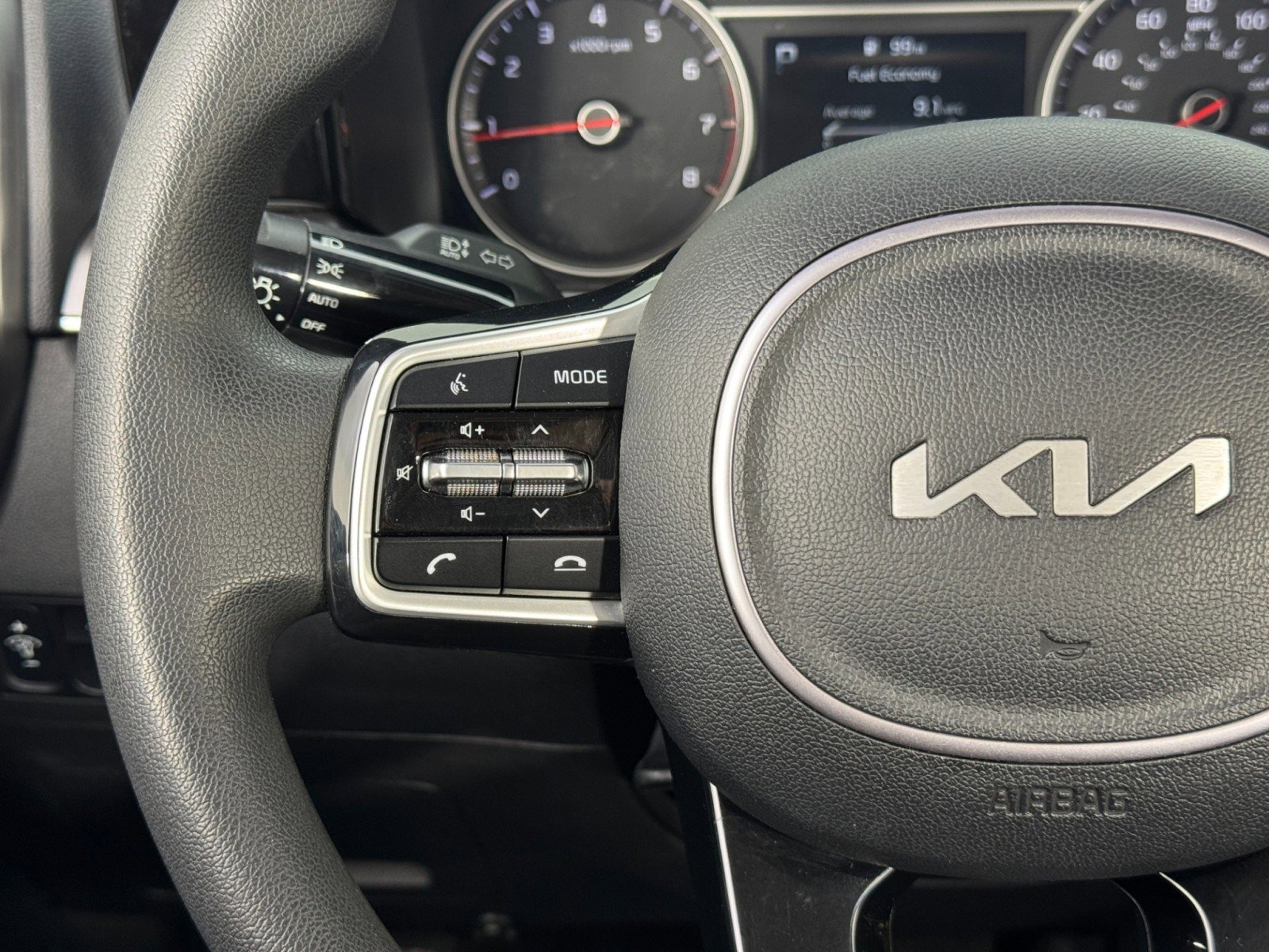 Used 2022 Kia Sorento LX FWD image 19