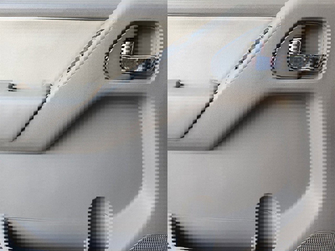 Used 2014 Nissan Frontier SL image 22