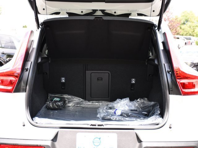 New 2025 Volvo XC40 B5 Plus w/ Protection Package Premier image 25