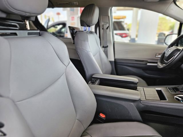 Used 2023 Toyota Sienna XLE image 14