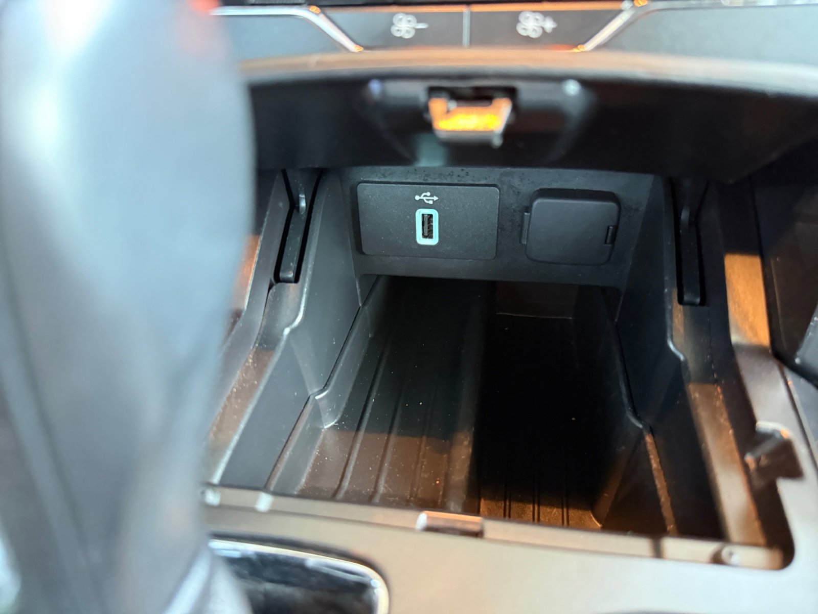 Used 2018 Ford Explorer XLT image 22