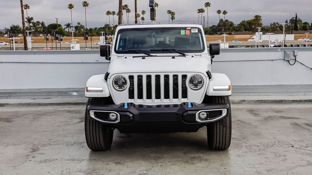 Used 2023 Jeep Wrangler Unlimited Sahara AWD/4WD image 3