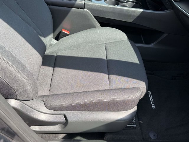 Used 2023 Nissan Rogue S AWD/4WD image 11