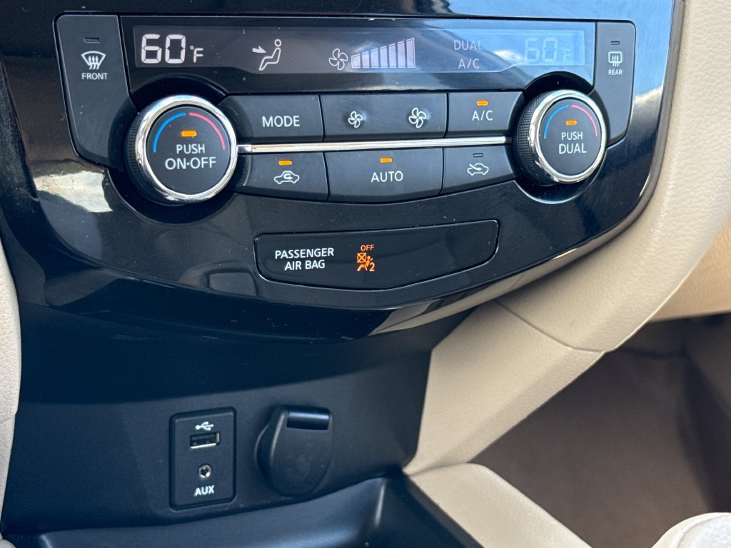 Used 2014 Nissan Rogue SL w/ SL Premium Package FWD image 24