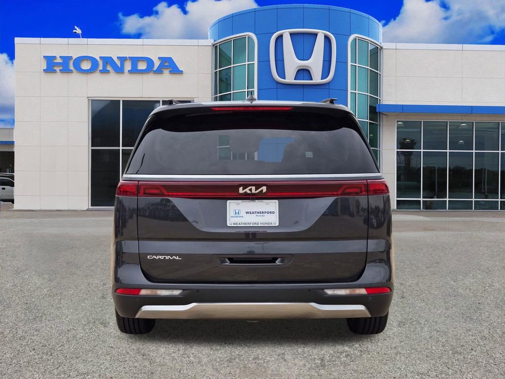 Used 2023 Kia Carnival SX FWD image 4