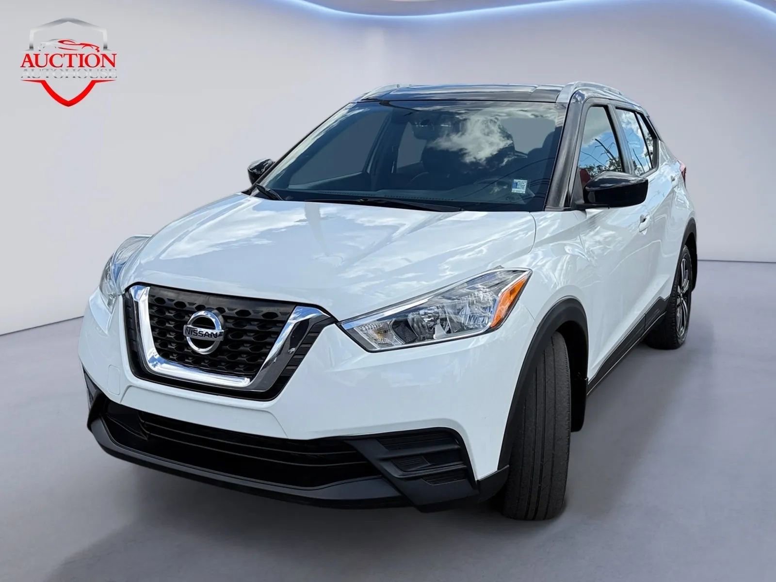 Used 2019 Nissan Kicks SV image 1