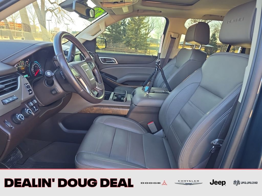 Used 2020 GMC Yukon Denali w/ Denali Premium Package image 10