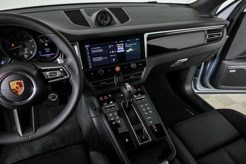 Certified 2026 Porsche Macan AWD/4WD image 14