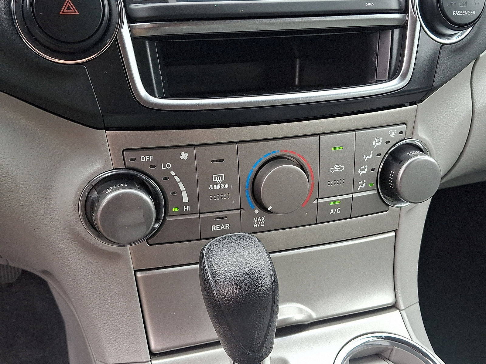 Used 2013 Toyota Highlander Plus AWD/4WD image 16