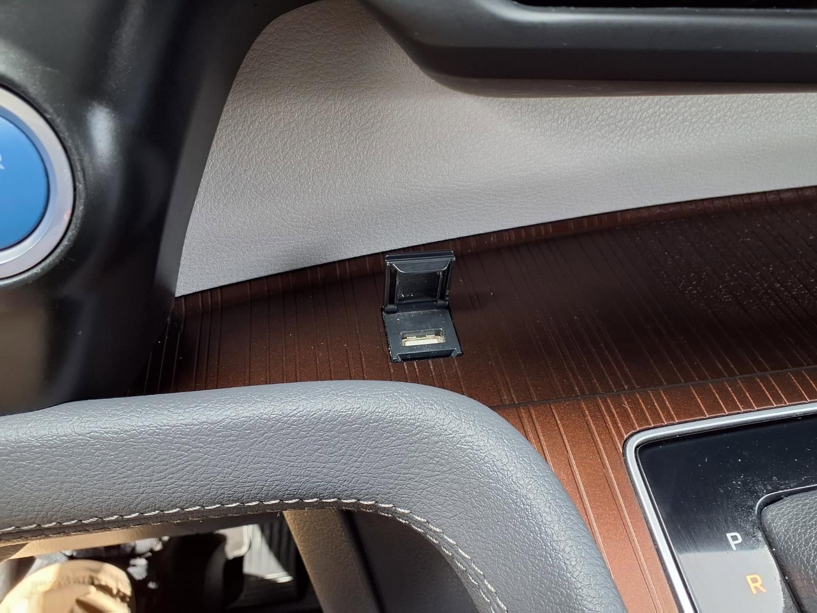 Used 2024 Toyota Sienna XLE FWD image 13