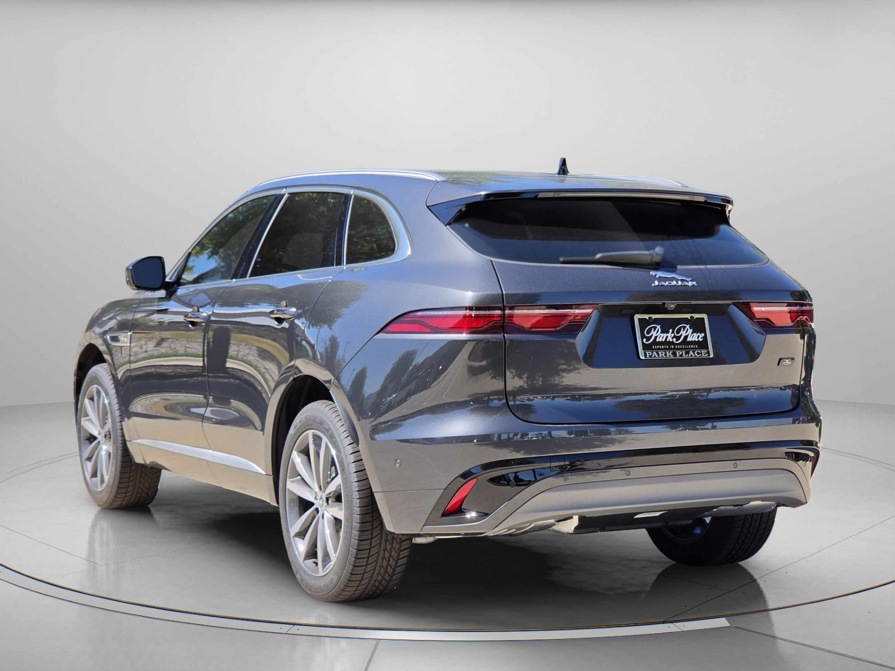 Used 2026 Jaguar F-PACE R-Dynamic S AWD/4WD image 3