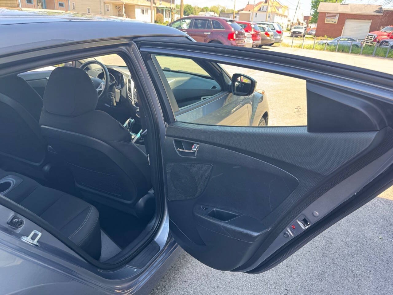 Used 2017 Hyundai Veloster FWD image 16