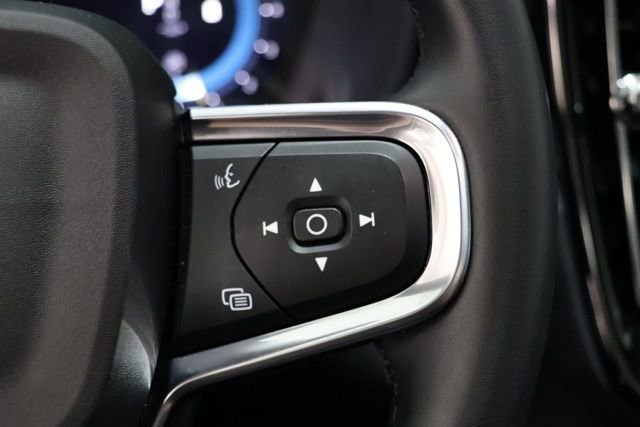 Used 2025 Volvo XC40 B5 Plus AWD/4WD image 21