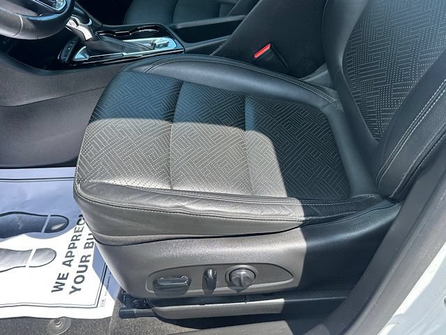 Used 2020 Buick Encore GX Essence w/ Experience Buick Package FWD image 13