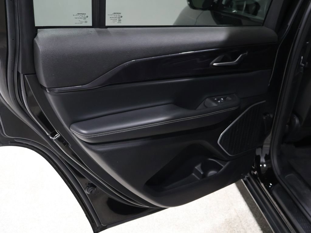 Used 2021 Jeep Grand Cherokee L Laredo image 19