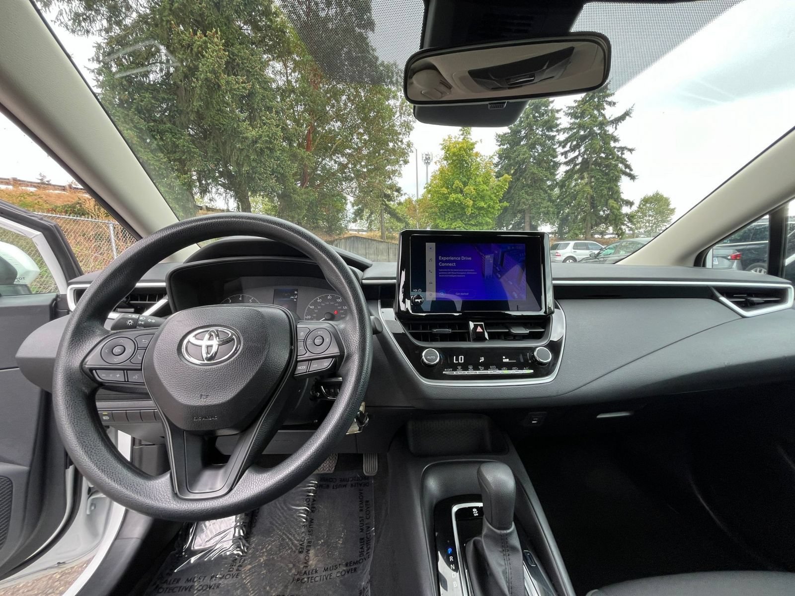 Used 2025 Toyota Corolla LE FWD image 32