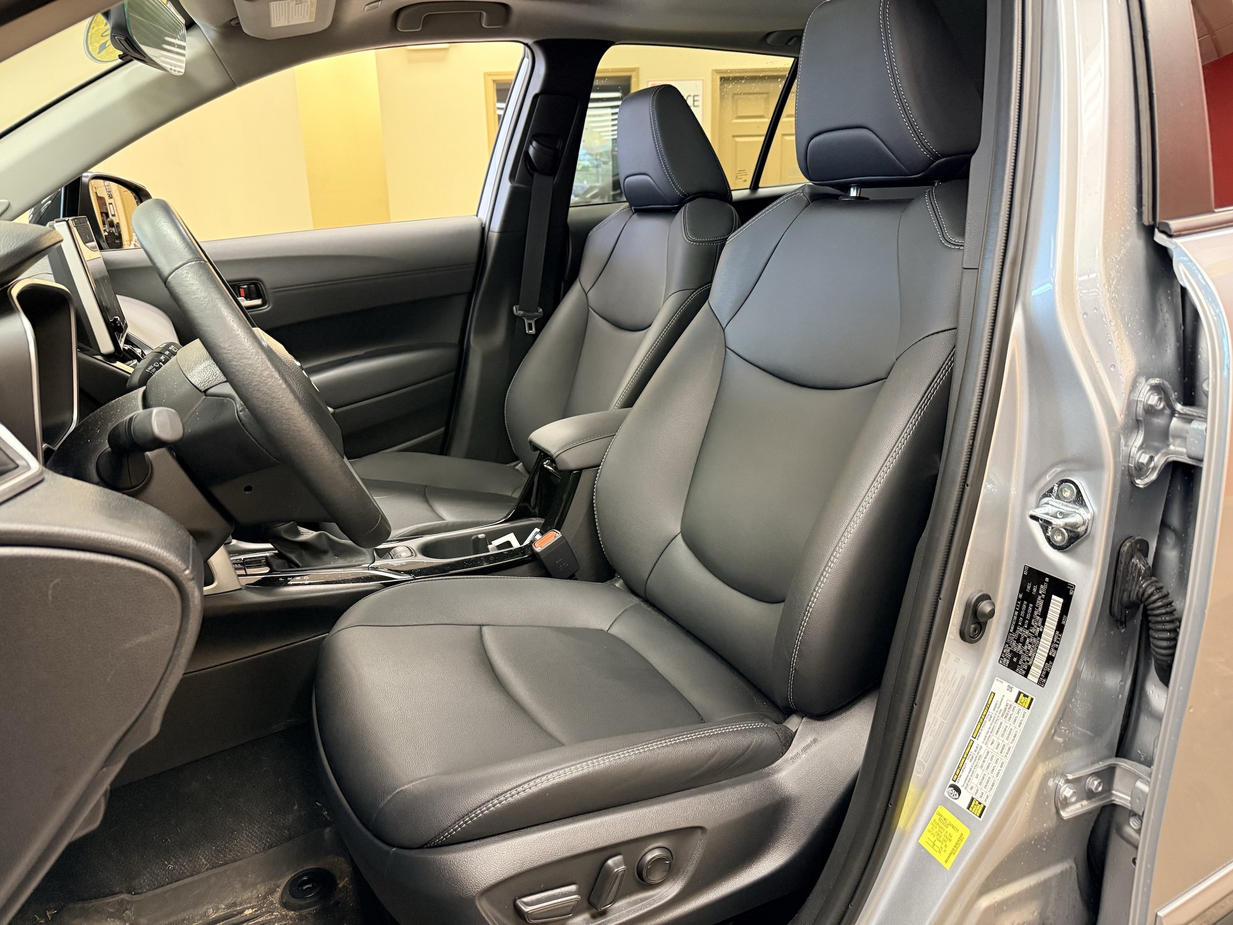 Used 2025 Toyota Corolla Cross XLE w/ Convenience Package AWD/4WD image 5