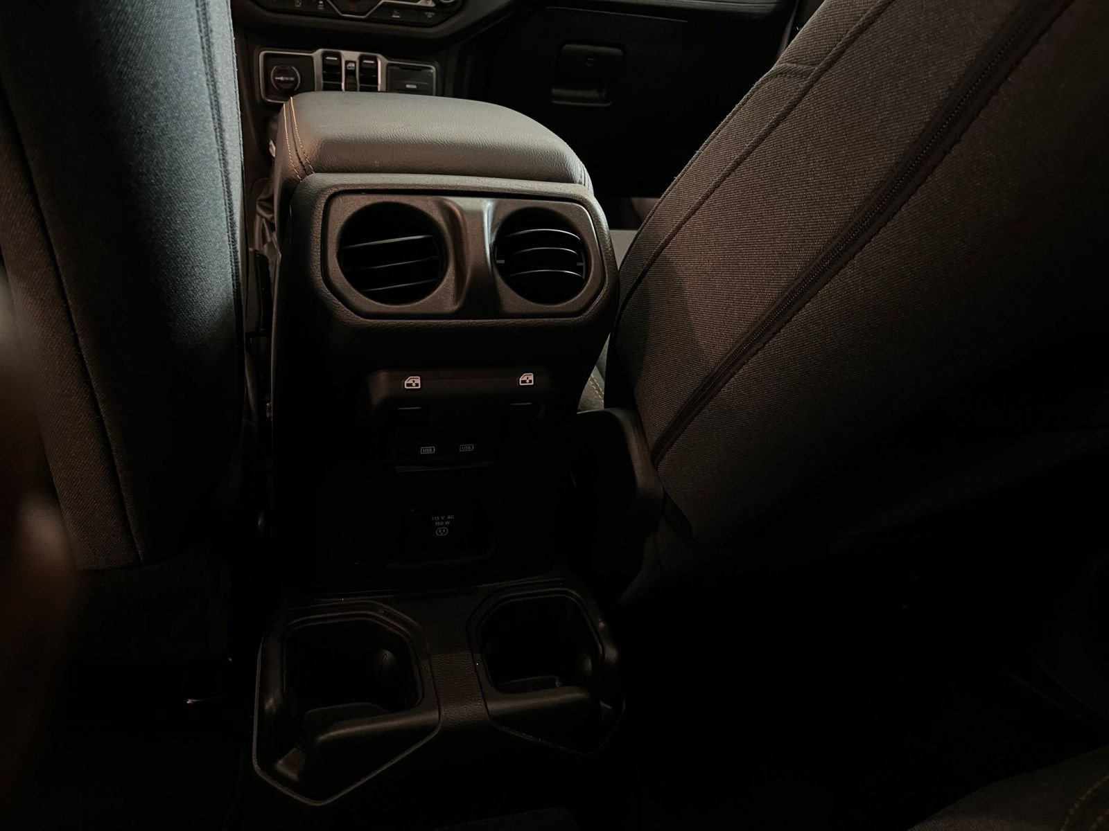 Used 2025 Jeep Wrangler Unlimited Sahara AWD/4WD image 23