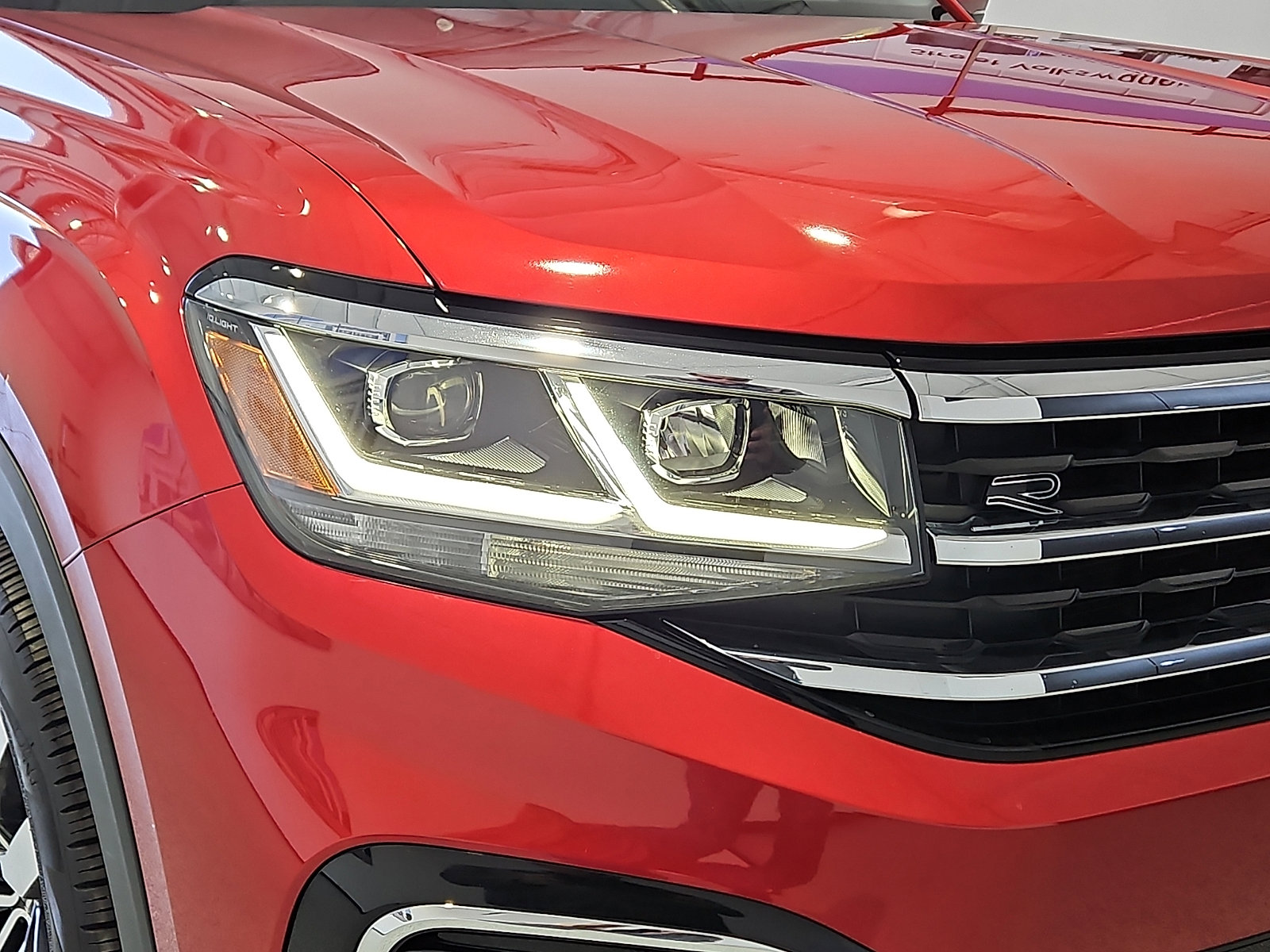 Certified 2022 Volkswagen Atlas Cross Sport SEL R-Line w/ Cross Sport MDO Package AWD/4WD image 6