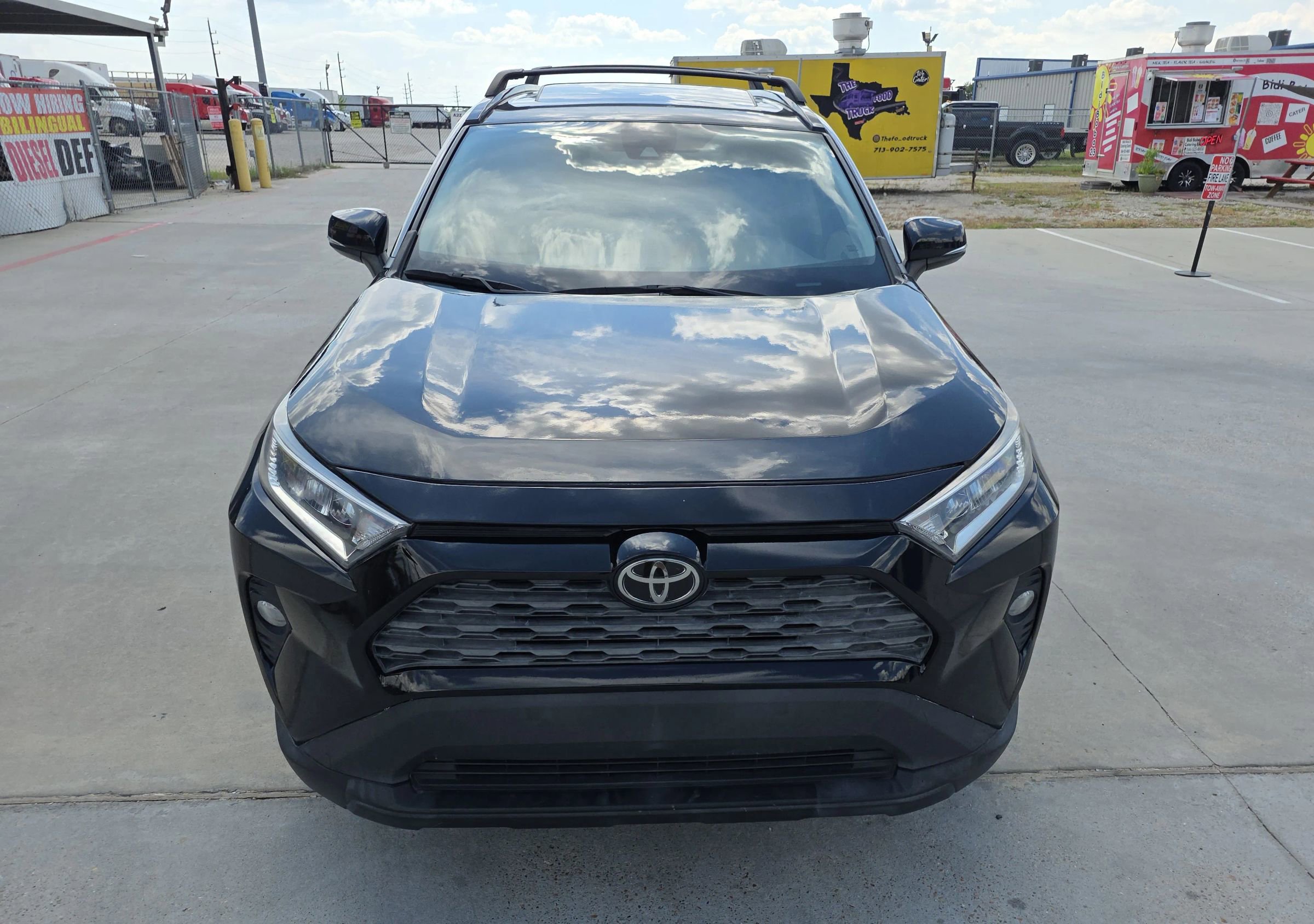 Used 2021 Toyota RAV4 XLE Premium image 4