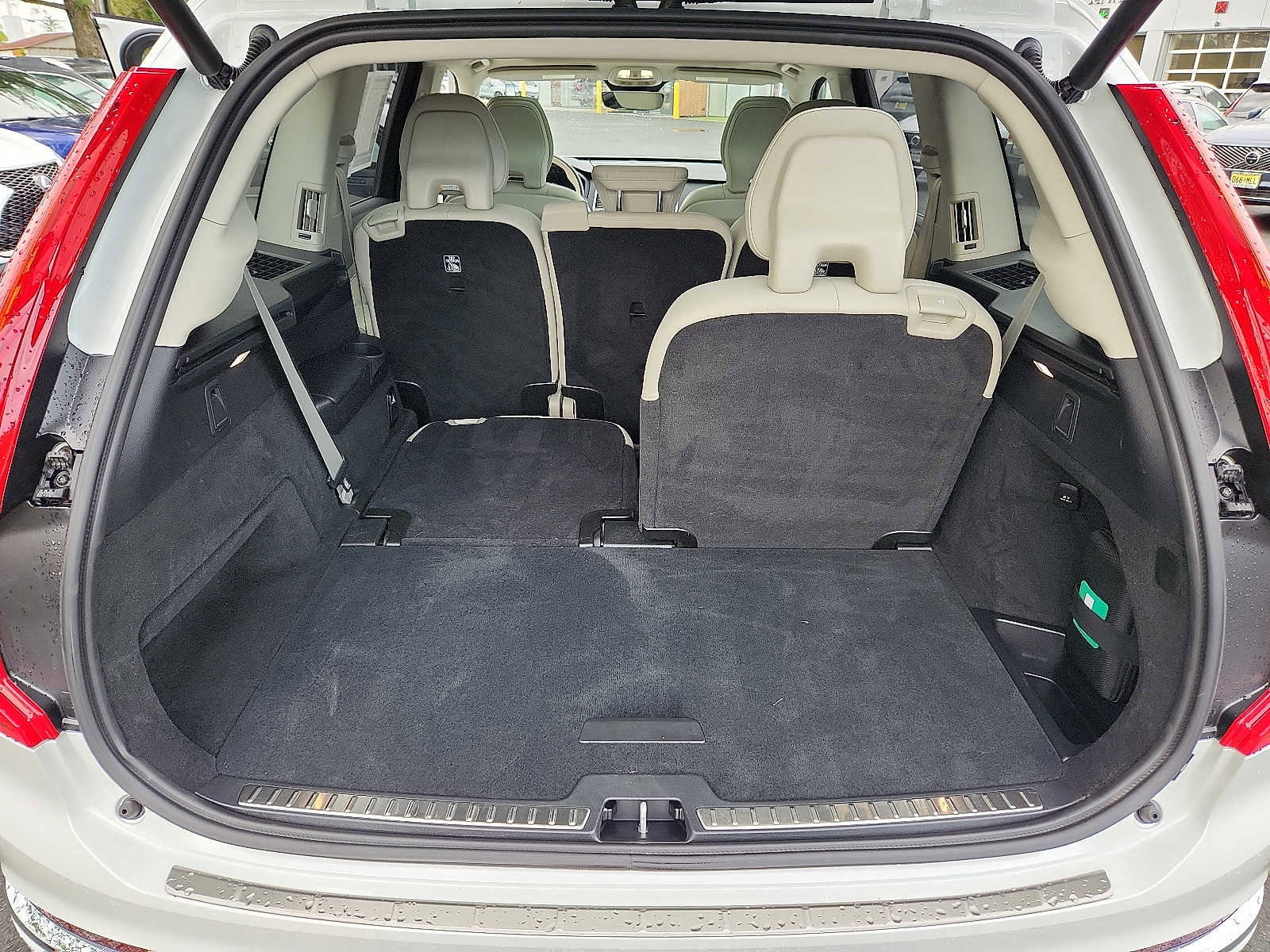Certified 2024 Volvo XC90 T8 Plus w/ Protection Package Premier AWD/4WD image 27