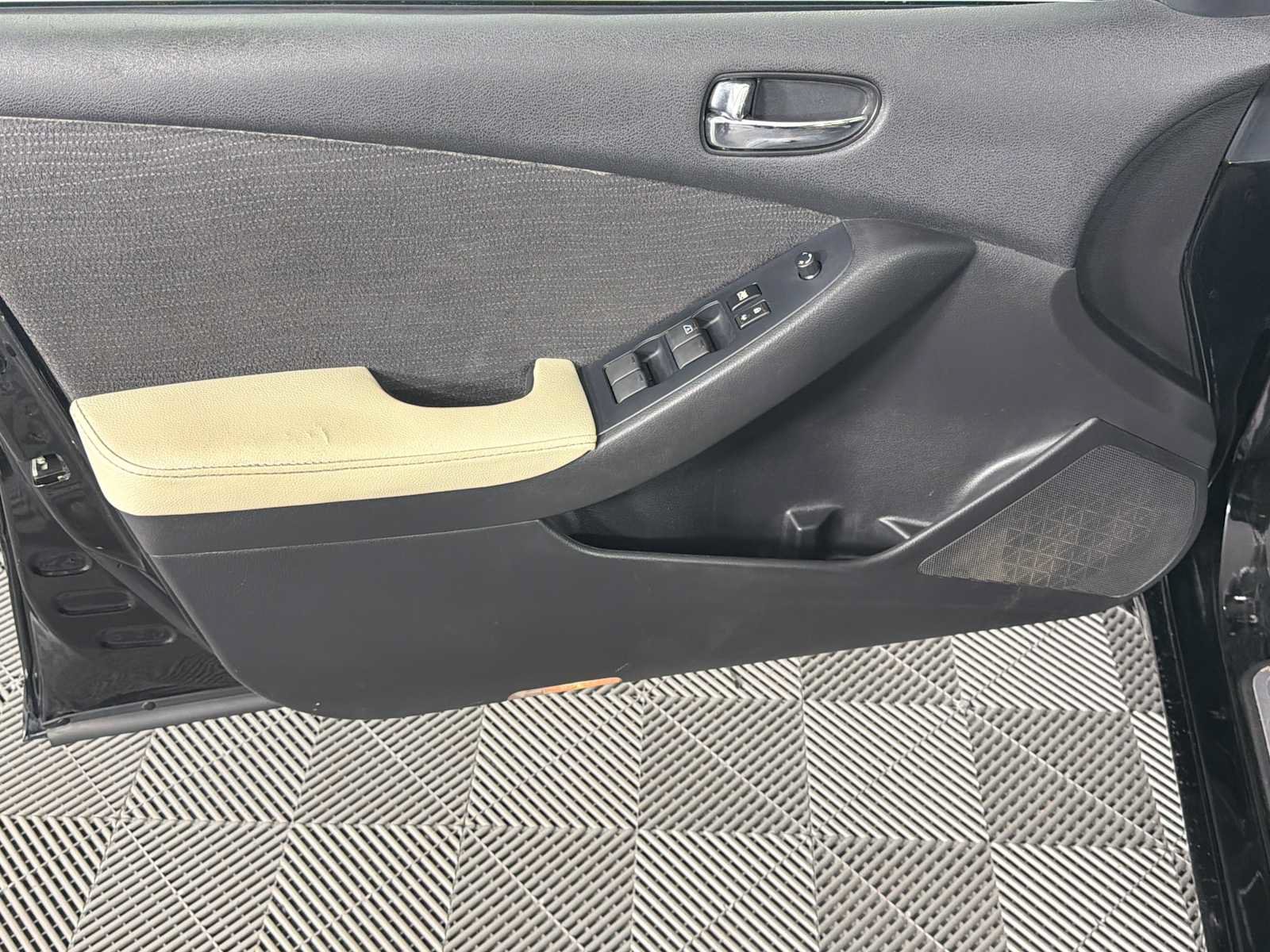 Used 2012 Nissan Altima 2.5 S FWD image 10