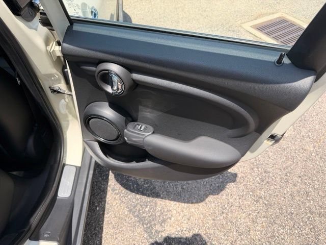 Used 2016 MINI Cooper 4-Door Hardtop FWD image 16