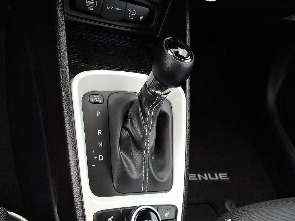 Used 2026 Hyundai Venue SEL FWD image 22