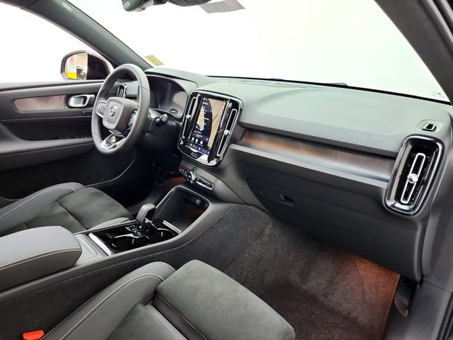 Certified 2024 Volvo XC40 Recharge Ultimate w/ Protection Package Premier AWD/4WD image 14
