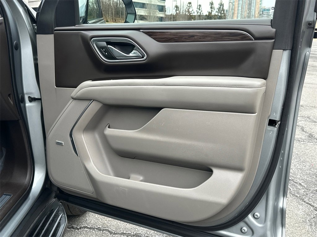 Used 2023 Chevrolet Suburban LT image 8