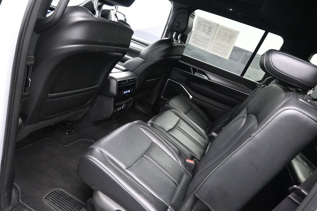 Used 2023 Jeep Wagoneer Series II RWD image 19